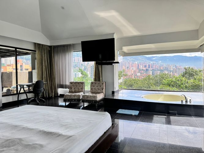 Apartamento de 5 alcobas en venta en El Poblado, Medellín, 500 m² · foto 3 de 20