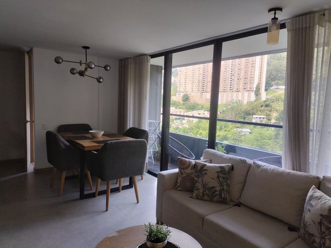 Apartamento de 3 alcobas en arriendo en El Poblado, Medellín, 78 m² · foto 2 de 18