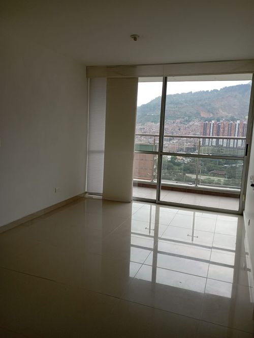 Apartamento de 3 alcobas en venta en Madera, Bello, 78 m² · foto 3 de 15