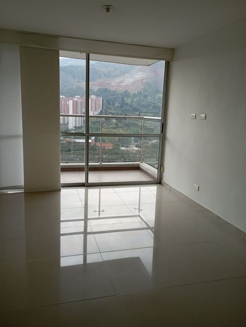 Apartamento de 3 alcobas en venta en Madera, Bello, 78 m² · foto 4 de 15