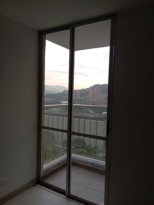 Apartamento de 3 alcobas en venta en Madera, Bello, 78 m² · foto 15 de 15