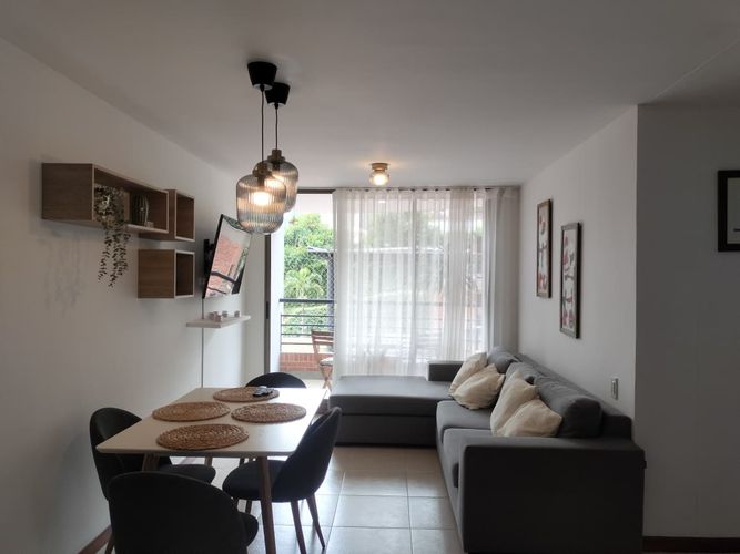 Apartamento de 3 alcobas en arriendo en El Poblado, Medellín, 80 m² · foto 2 de 14