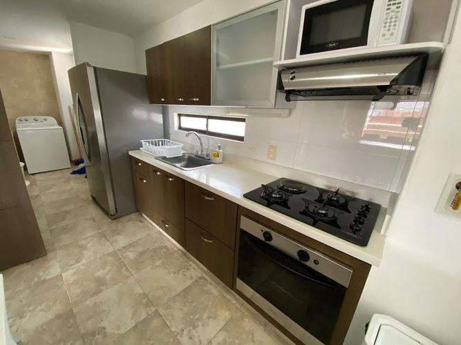 Apartamento de 3 alcobas en arriendo en Laureles, Medellín, 117 m² · foto 3 de 20