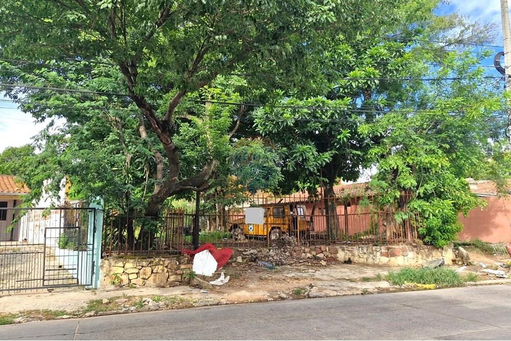 Terreno en esquina en Trinidad sobre asfalto — foto 2