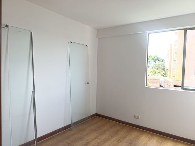Apartamento de 2 alcobas en arriendo en El Poblado, Medellín, 98 m² · foto 3 de 14
