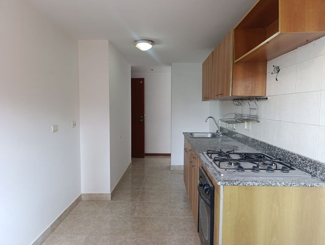 Apartamento de 2 alcobas en arriendo en El Poblado, Medellín, 98 m² · foto 4 de 14