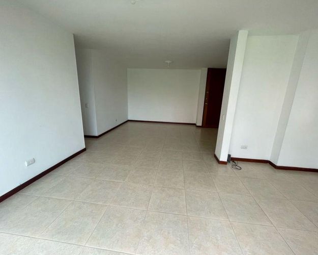 Apartamento de 3 alcobas en arriendo en Cumbres, Envigado, 90 m² · foto 3 de 13