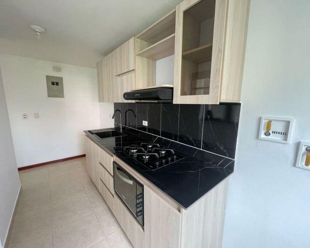 Apartamento de 3 alcobas en arriendo en Cumbres, Envigado, 90 m² · foto 5 de 13