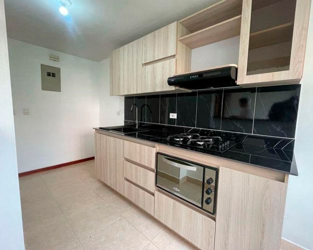 Apartamento de 3 alcobas en arriendo en Cumbres, Envigado, 90 m² · foto 8 de 13