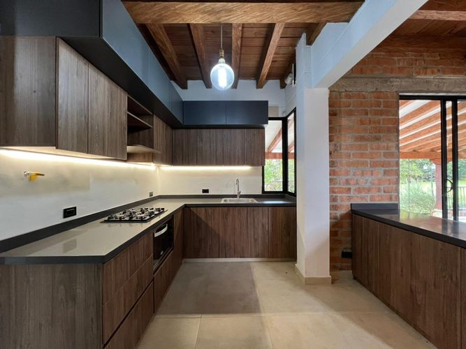 Casa de 4 alcobas en venta en Llano Grande, Rionegro, 1544 m² · foto 2 de 17