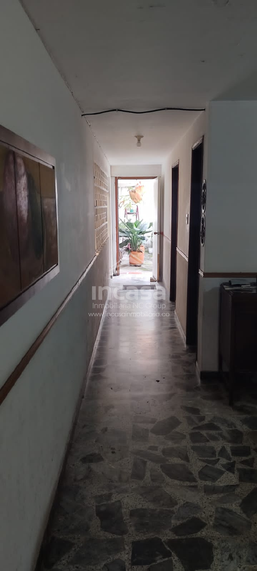 Casa de 5 alcobas en venta en San Vicente, Cali, 227 m² · foto 2 de 14