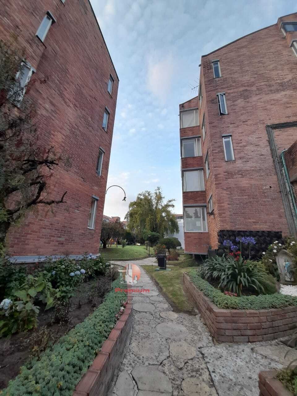 Apartamento en venta en Niza, Bogotá · foto 2 de 24