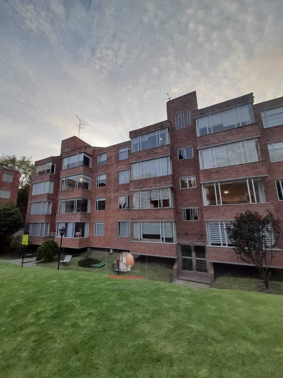 Apartamento en venta en Niza, Bogotá · foto 3 de 24