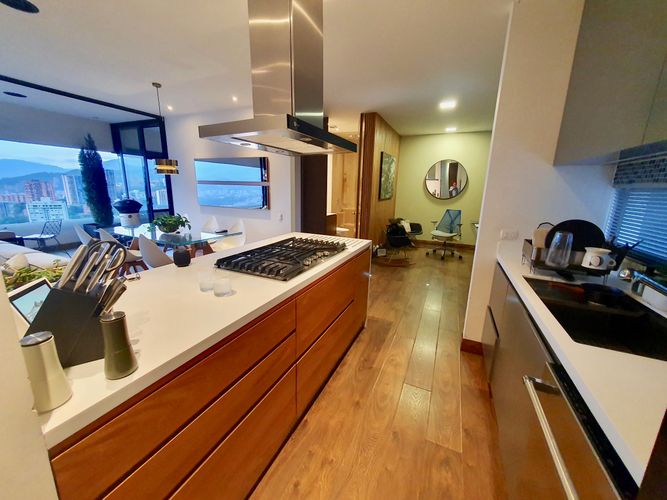 Apartamento de 2 alcobas en venta en El Poblado, Medellín, 129 m² · foto 4 de 24