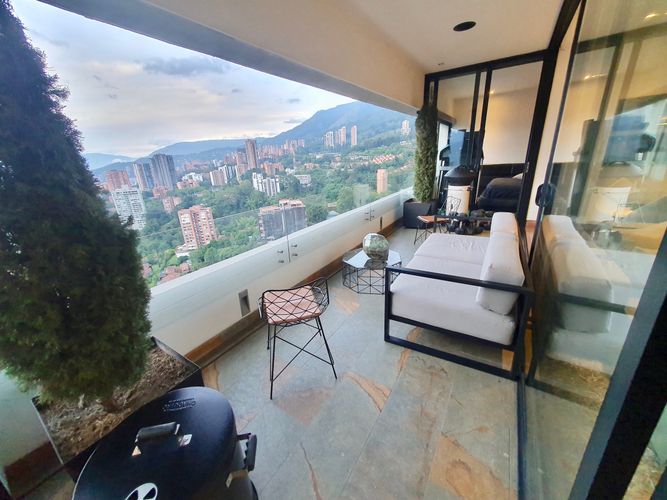 Apartamento de 2 alcobas en venta en El Poblado, Medellín, 129 m² · foto 12 de 24