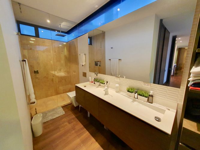 Apartamento de 2 alcobas en venta en El Poblado, Medellín, 129 m² · foto 23 de 24