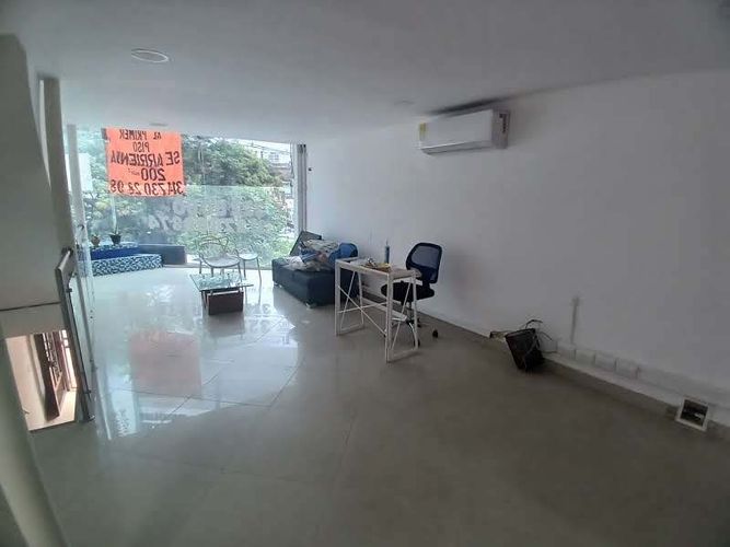 Local en arriendo en La Gloria, Medellín, 200 m² · foto 2 de 24
