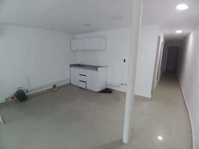 Local en arriendo en La Gloria, Medellín, 200 m² · foto 14 de 24