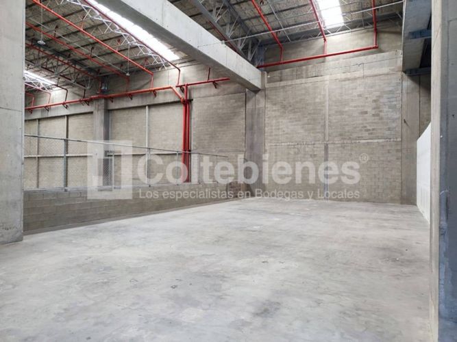 Bodega en arriendo en La Tablaza, La Estrella, 4256 m² · foto 3 de 18