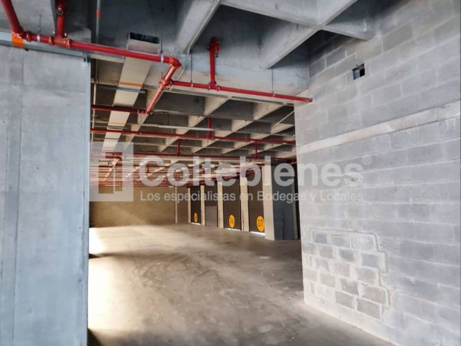 Bodega en arriendo en La Tablaza, La Estrella, 4256 m² · foto 8 de 18