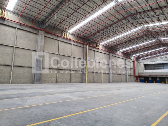 Bodega en arriendo en La Tablaza, La Estrella, 4549 m² · foto 3 de 12