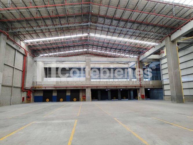 Bodega en arriendo en La Tablaza, La Estrella, 4549 m² · foto 4 de 12