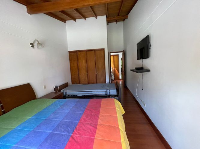 Casa de 3 alcobas en venta en Loma Del Esmeraldal, Envigado, 273 m² · foto 18 de 24