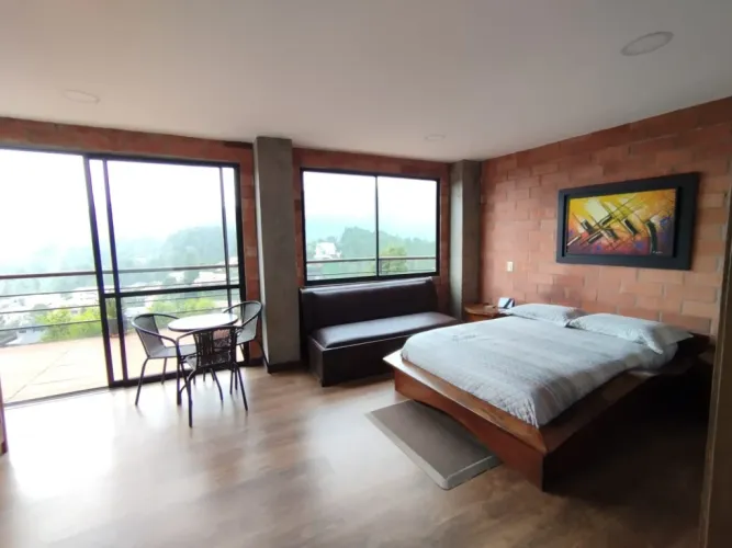 Casa de 6 alcobas en arriendo en Loma Del Escobero, El Retiro, 477 m² · foto 7 de 21