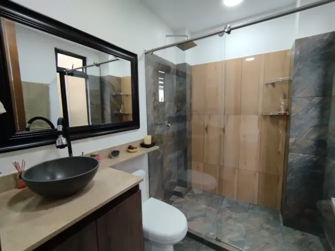 Casa de 6 alcobas en arriendo en Loma Del Escobero, El Retiro, 477 m² · foto 13 de 21