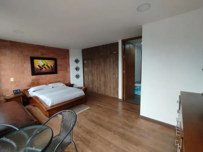 Casa de 6 alcobas en arriendo en Loma Del Escobero, El Retiro, 477 m² · foto 14 de 21