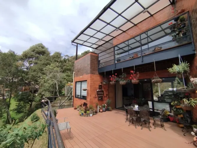 Casa de 6 alcobas en arriendo en Loma Del Escobero, El Retiro, 477 m² · foto 16 de 21