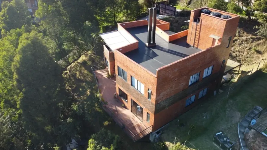 Casa de 6 alcobas en arriendo en Loma Del Escobero, El Retiro, 477 m² · foto 17 de 21
