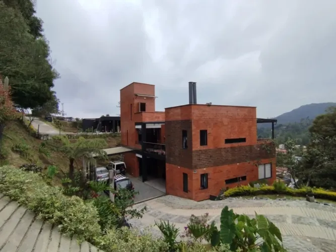 Casa de 6 alcobas en arriendo en Loma Del Escobero, El Retiro, 477 m² · foto 18 de 21