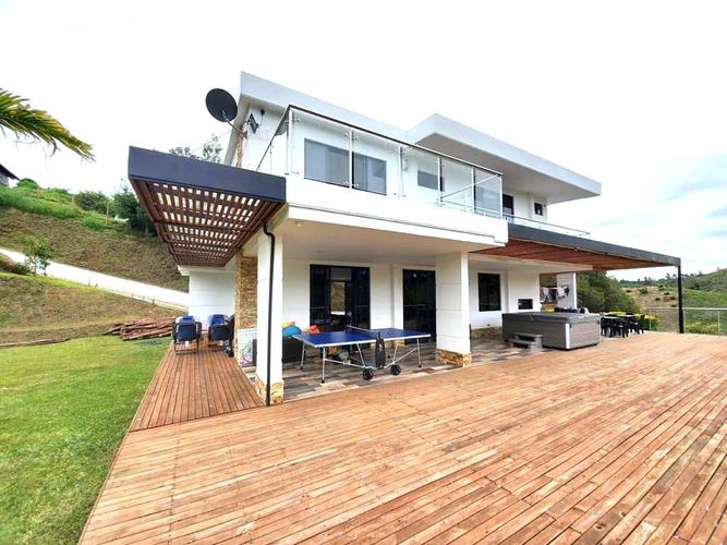 Casa de 4 alcobas en venta en Centro, Rionegro, 370 m² · foto 4 de 13