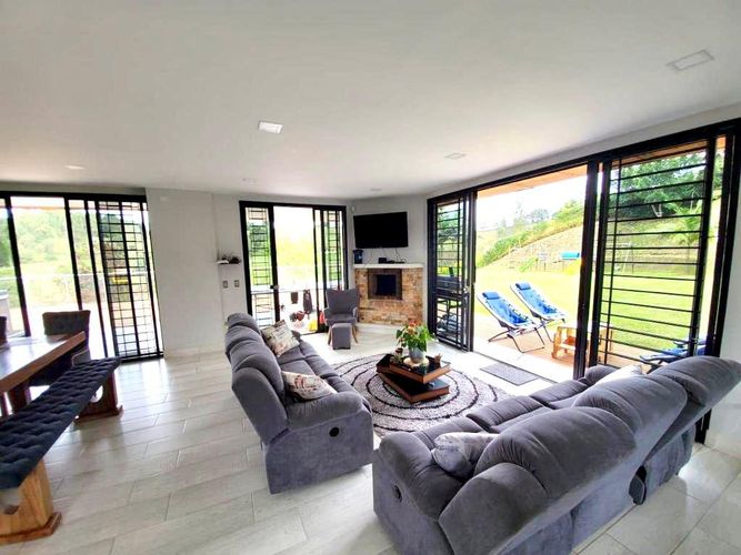 Casa de 4 alcobas en venta en Centro, Rionegro, 370 m² · foto 5 de 13