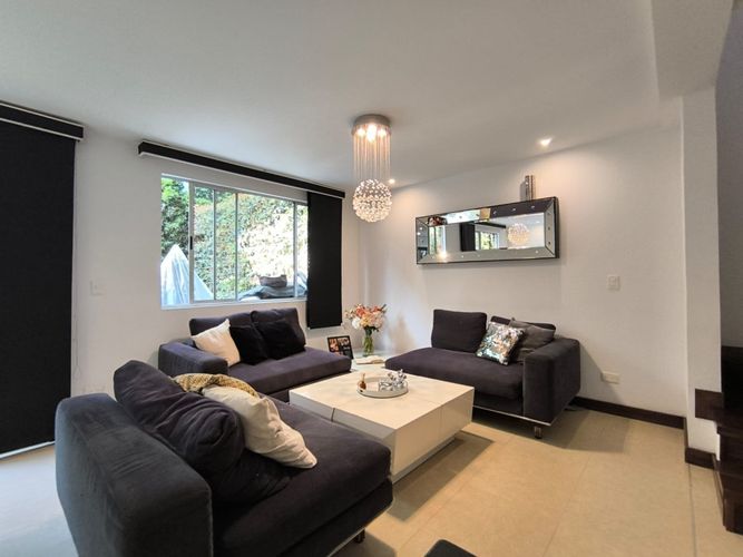 Casa de 3 alcobas en venta en Montessori, Envigado, 198 m² · foto 7 de 24