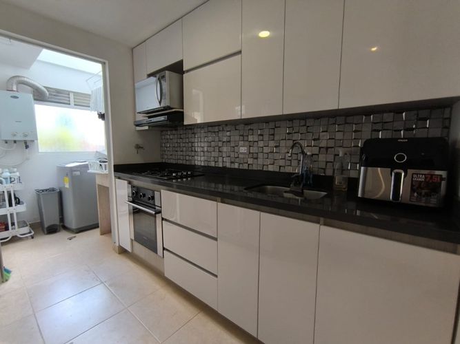 Casa de 3 alcobas en venta en Montessori, Envigado, 198 m² · foto 9 de 24
