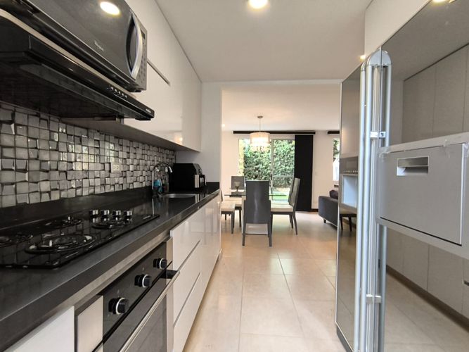 Casa de 3 alcobas en venta en Montessori, Envigado, 198 m² · foto 10 de 24