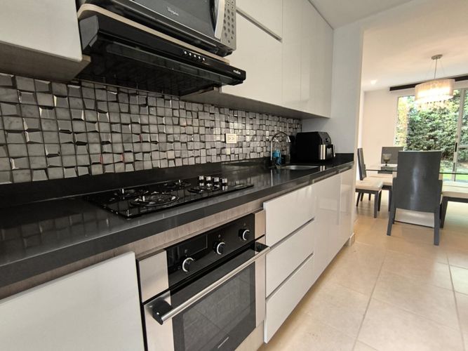 Casa de 3 alcobas en venta en Montessori, Envigado, 198 m² · foto 11 de 24