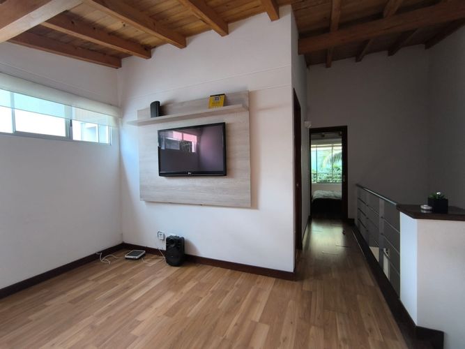 Casa de 3 alcobas en venta en Montessori, Envigado, 198 m² · foto 17 de 24