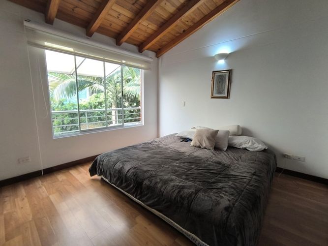 Casa de 3 alcobas en venta en Montessori, Envigado, 198 m² · foto 23 de 24
