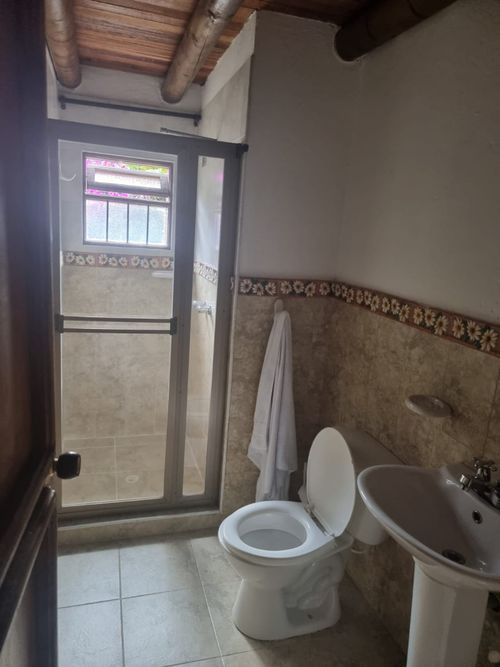 Casa de 3 alcobas en arriendo en El Rosal, Marinilla, 300 m² · foto 13 de 16