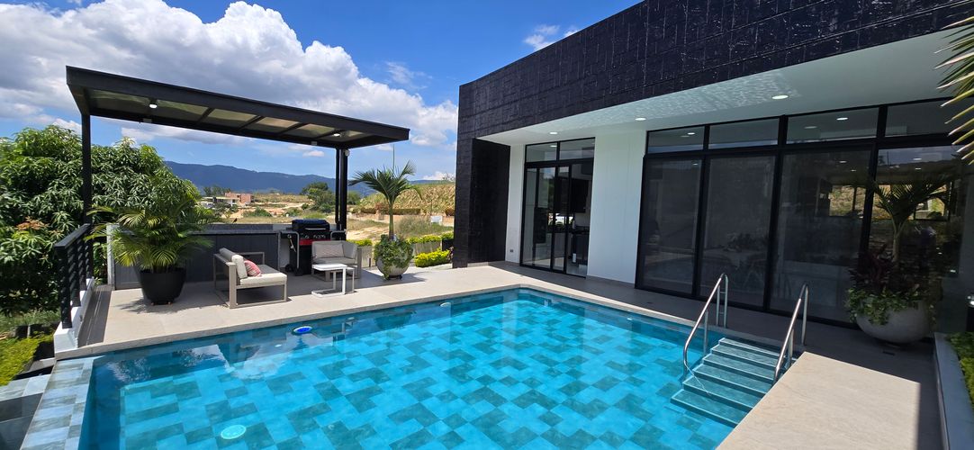 Casa de 3 alcobas en venta en Ruitoque, Girón, 380 m² · foto 2 de 24