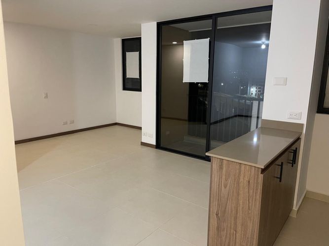 Apartamento de 2 alcobas en venta en Centro, Rionegro, 60 m² · foto 2 de 18