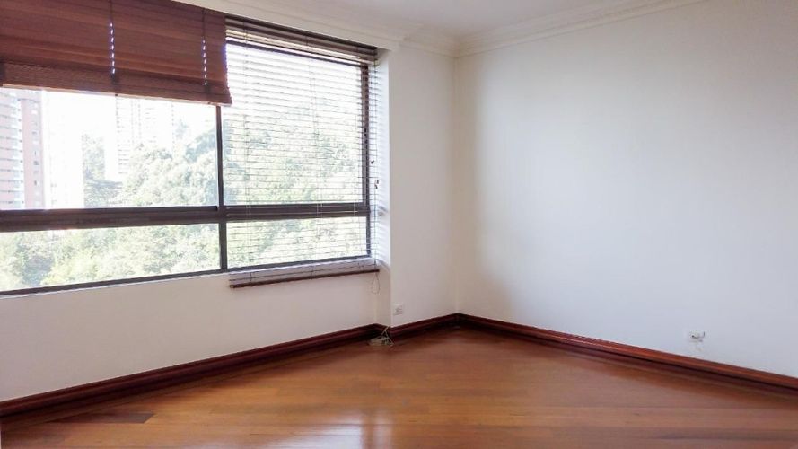 Apartamento de 4 alcobas en venta en Los Naranjos, Medellín, 425 m² · foto 7 de 10