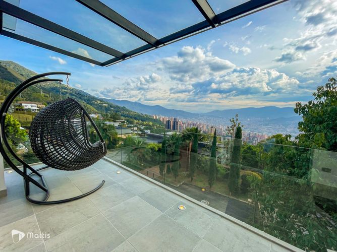 Casa de 4 alcobas en venta en Las Palmas, Medellín, 700 m² · foto 2 de 24