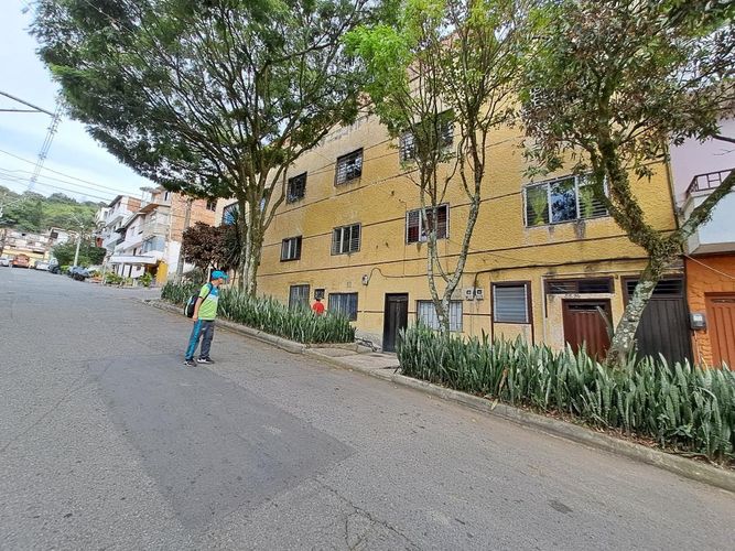 Edificio en venta en San German, Medellín, 879 m² · foto 2 de 6
