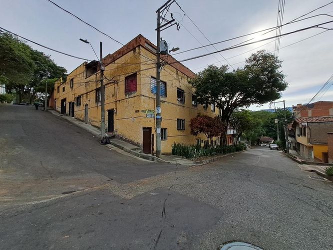 Edificio en venta en San German, Medellín, 879 m² · foto 3 de 6