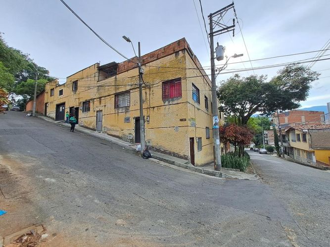 Edificio en venta en San German, Medellín, 879 m² · foto 4 de 6
