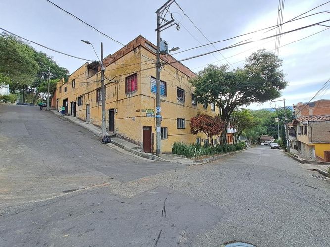 Edificio en venta en San German, Medellín, 879 m² · foto 5 de 6